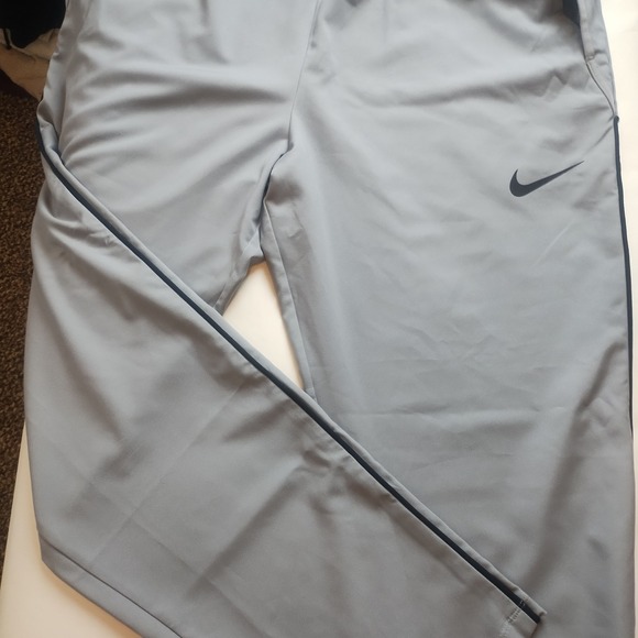 Nike Dri Fit Men's Gray Athletic Pants XL Training Joggers Swoosh Logo - Picture 4 of 8